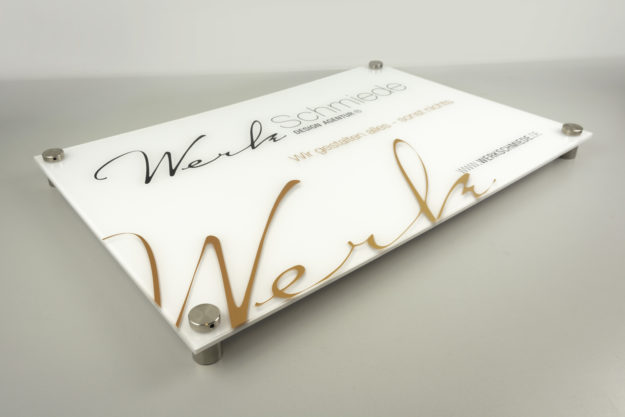 Firmenschild gold acyrl transparent