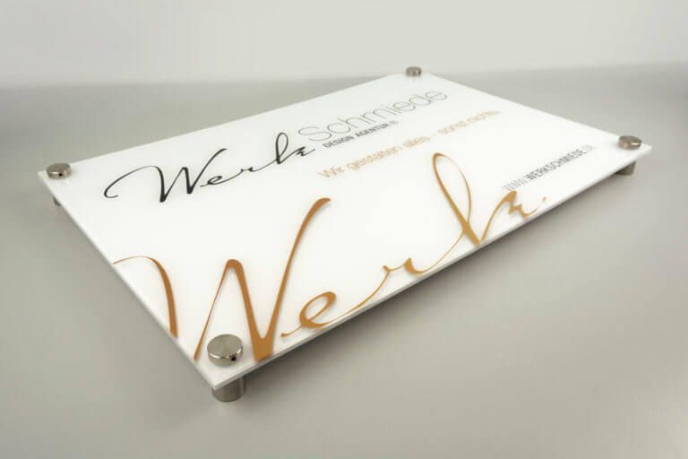 Firmenschild gold acyrl transparent