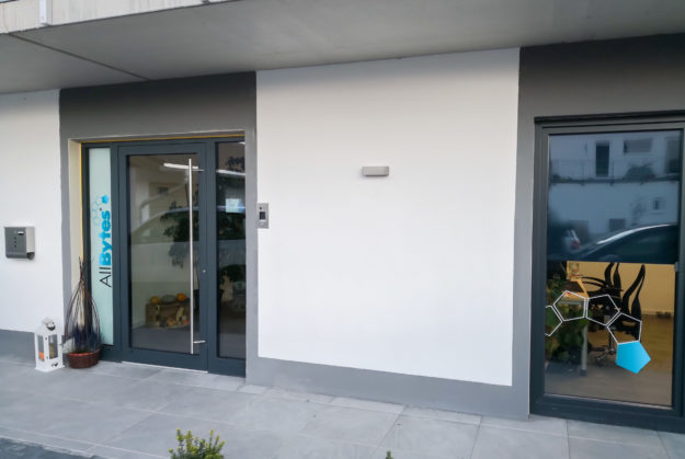 Aussenbeschriftung und Beklebung Büro