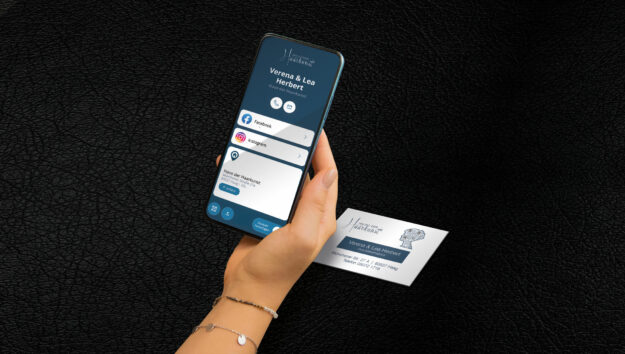 Für das Haus der Haarkunst haben wir digitale Visitenkarten im Firmen Design erstellt die über den QR-Code Social Media Links, Anfahrt und den Kontakt teilen.