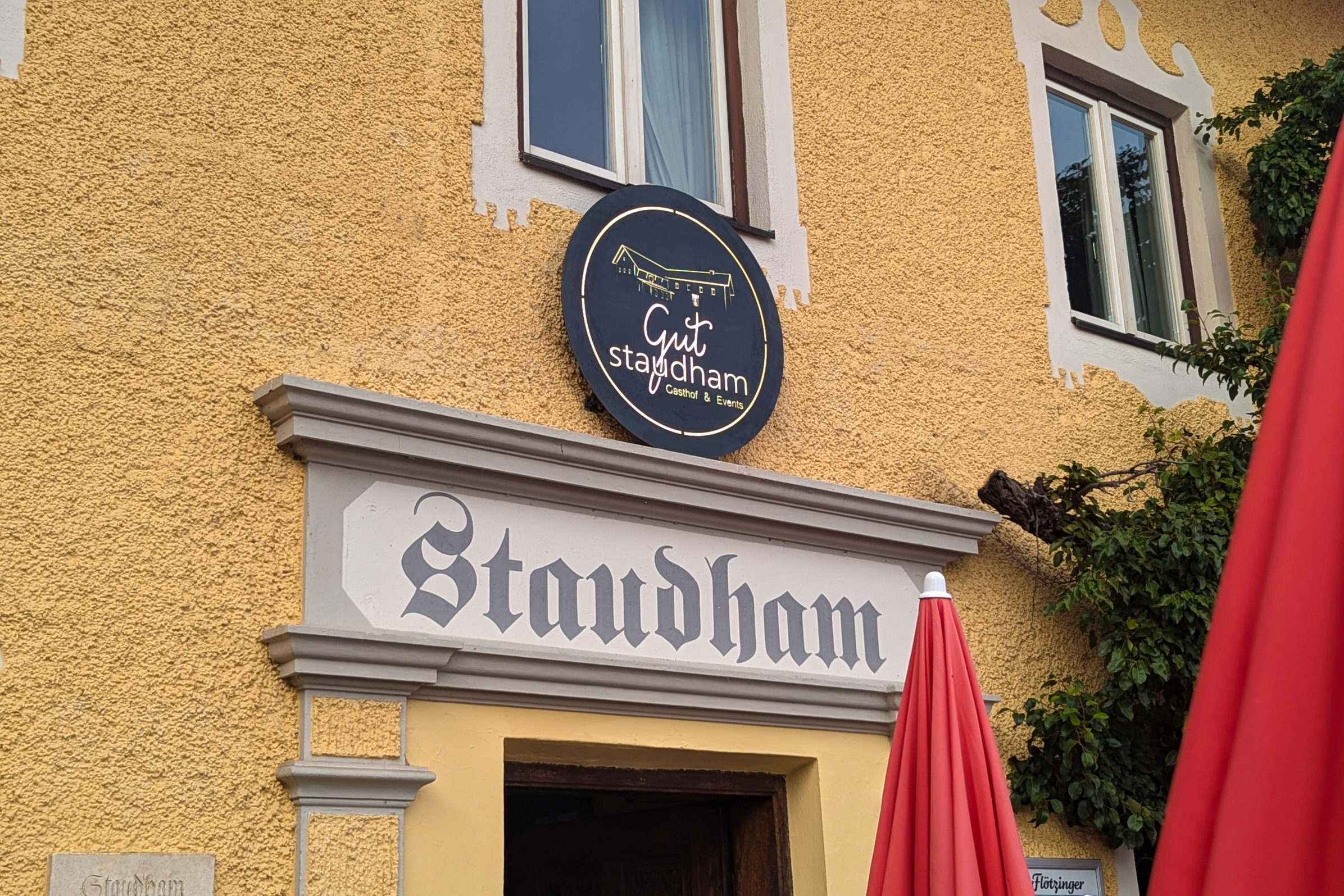 Metallschild-gelasert-beleuchtet